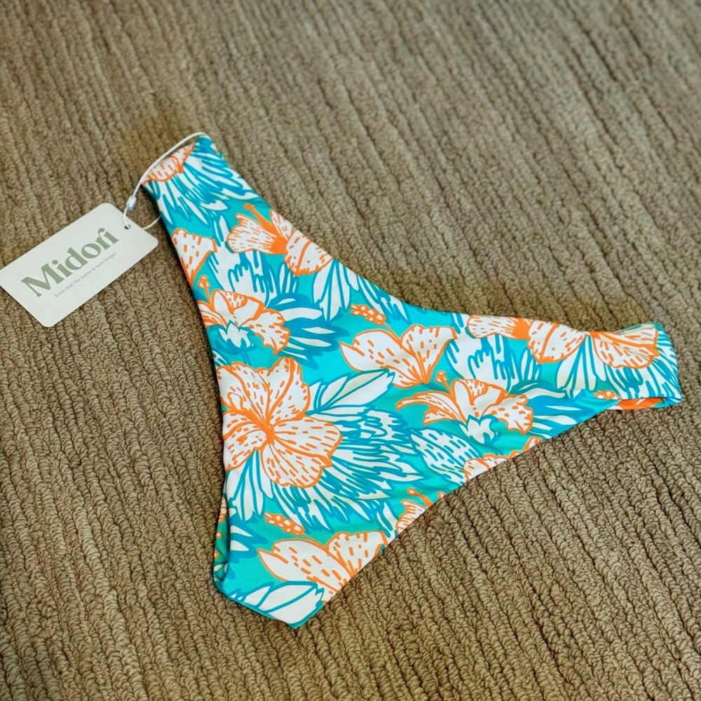 Midori bikini bottoms in the Maisley print!🩵🌺✨